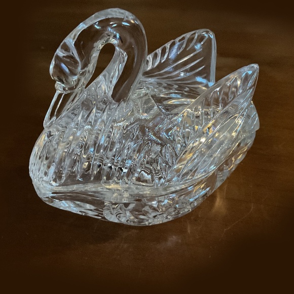 Vintage Small Glass Swan Trinket Box, Jewelry box - Picture 4 of 4